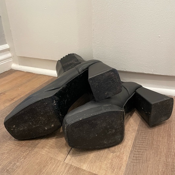 ♟️Chunky Black Platform Chelsea Booties♟️ - Picture 8 of 8